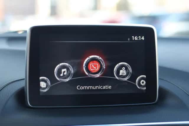 Mazda 3 (2015) thumbnail 16