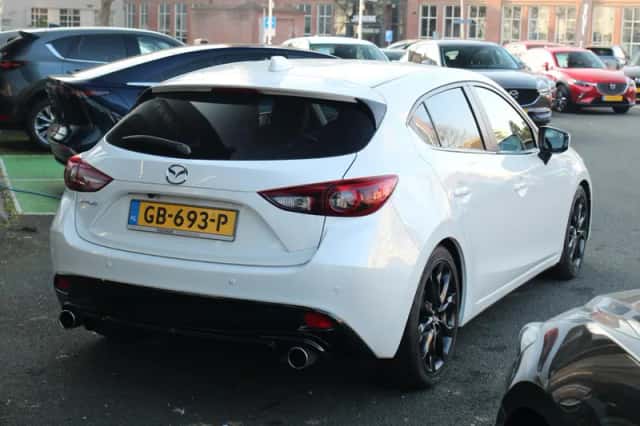 Mazda 3 (2015) thumbnail 3
