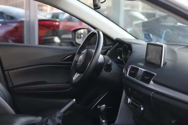 Mazda 3 (2015) thumbnail 23
