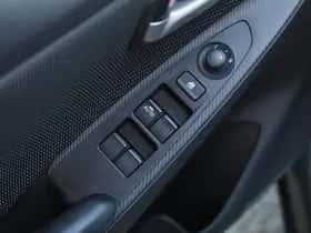 Mazda 2 thumbnail 8