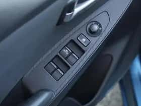 Mazda 2 thumbnail 8