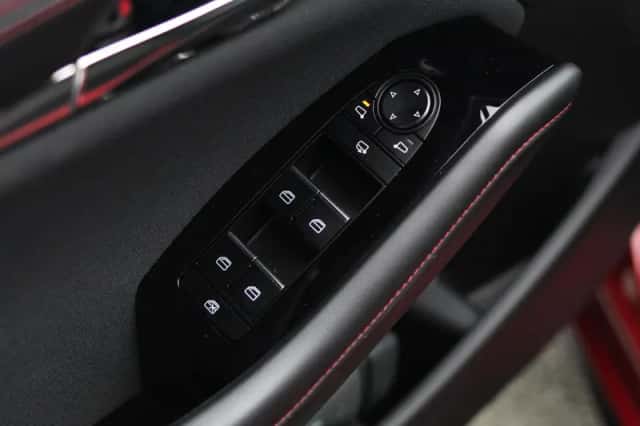 Mazda 3 (2024) thumbnail 8