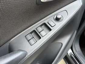 Mazda 2 thumbnail 5