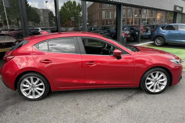 Mazda 3 (2015) thumbnail 2