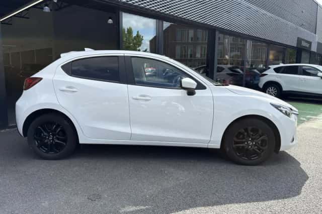 Mazda 2 (2019) thumbnail 2