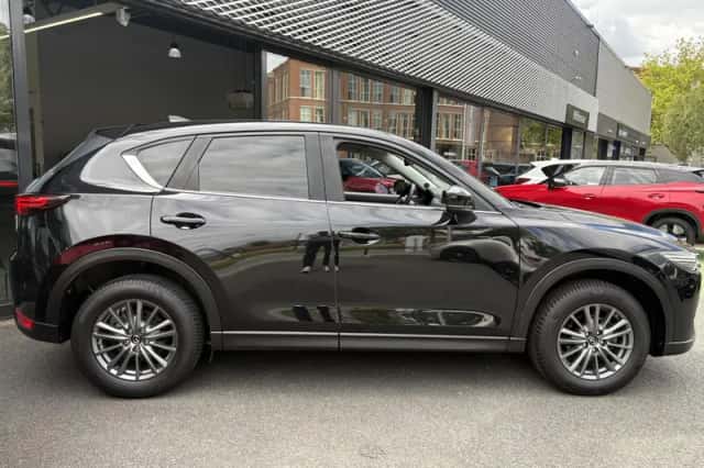 Mazda CX-5 (2017) thumbnail 2