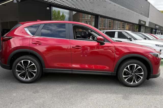Mazda CX-5 (2022) thumbnail 2