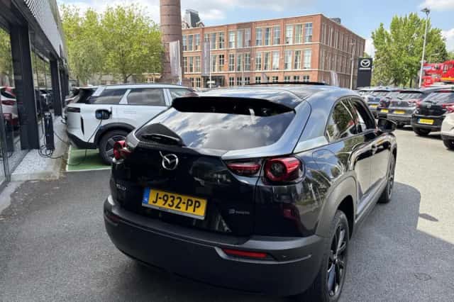 Mazda MX-30 (2020) thumbnail 3
