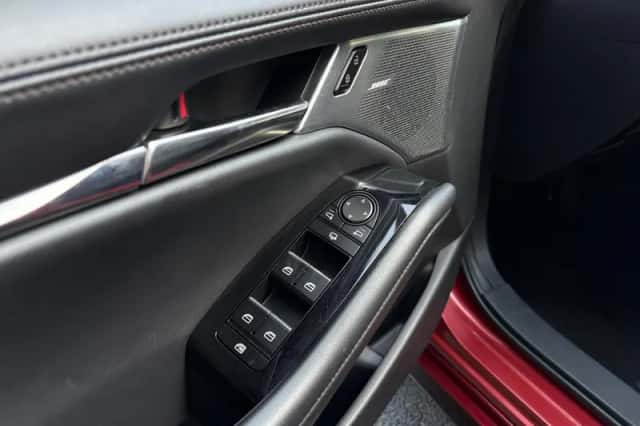 Mazda 3 (2021) thumbnail 5