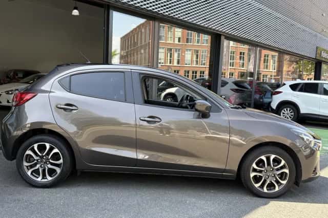 Mazda 2 (2017) thumbnail 2