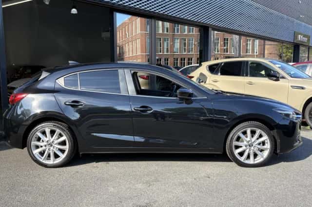Mazda 3 (2019) thumbnail 2