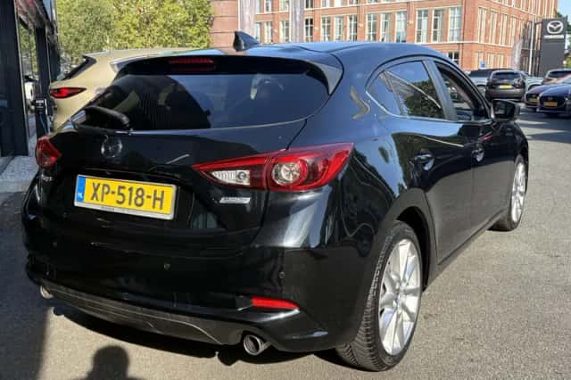 Mazda 3 (2019) thumbnail 3