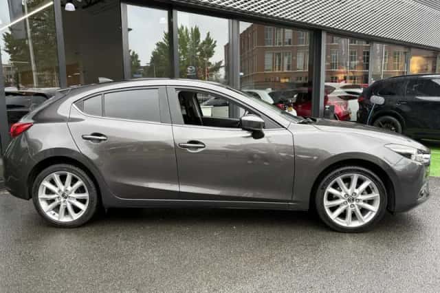 Mazda 3 (2017) thumbnail 2