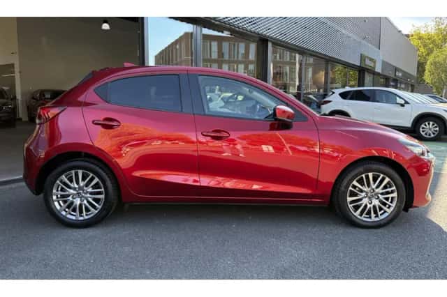Mazda 2 (2021) thumbnail 2