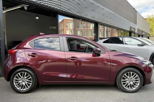 Mazda 2 (2021) thumbnail 2