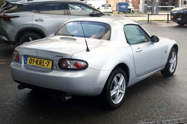 Mazda MX-5 (2010) thumbnail 3