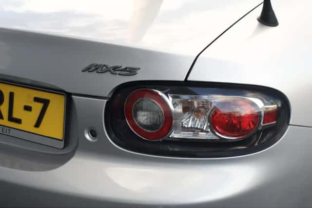 Mazda MX-5 (2010) thumbnail 4