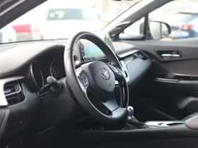 Toyota C-HR thumbnail 7