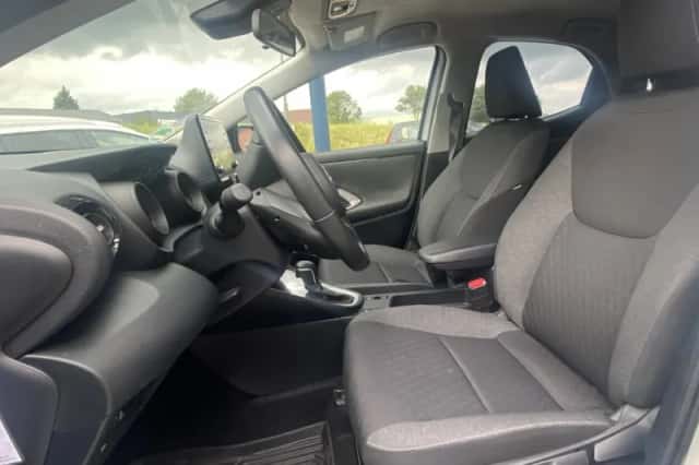Toyota Yaris (2021) thumbnail 3