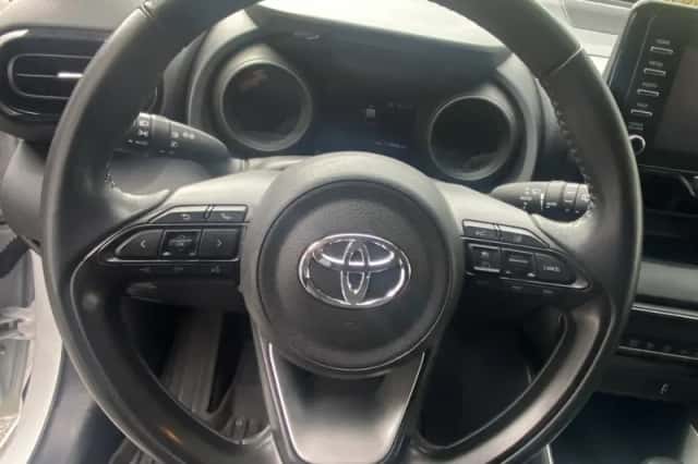 Toyota Yaris (2021) thumbnail 4