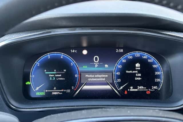 Toyota Corolla (2023) thumbnail 2