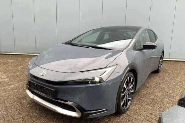 Toyota Prius (2024) thumbnail 2