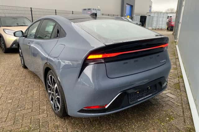Toyota Prius (2024) thumbnail 5