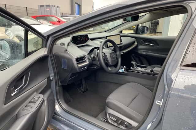 Toyota Prius (2024) thumbnail 6