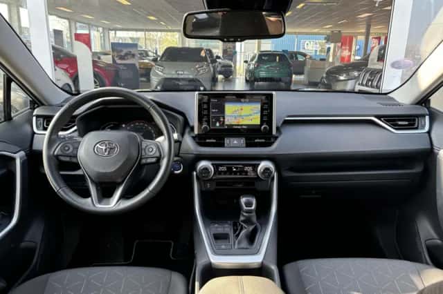 Toyota RAV4 (2022) thumbnail 2