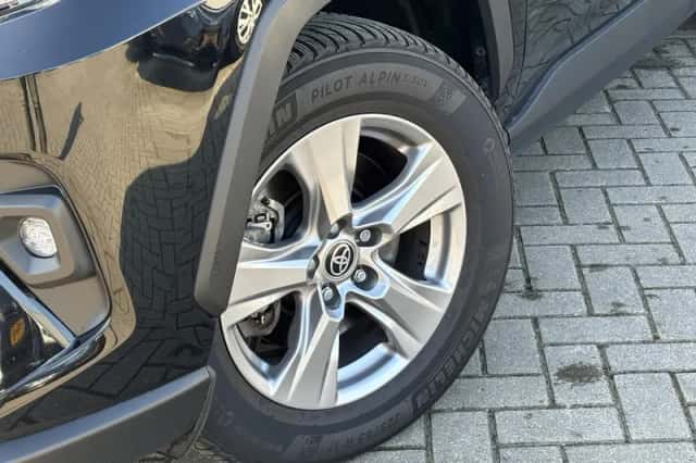 Toyota RAV4 (2022) thumbnail 17