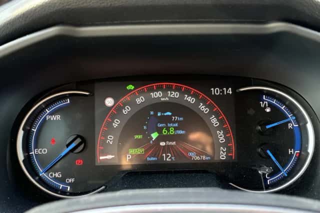 Toyota RAV4 (2022) thumbnail 3