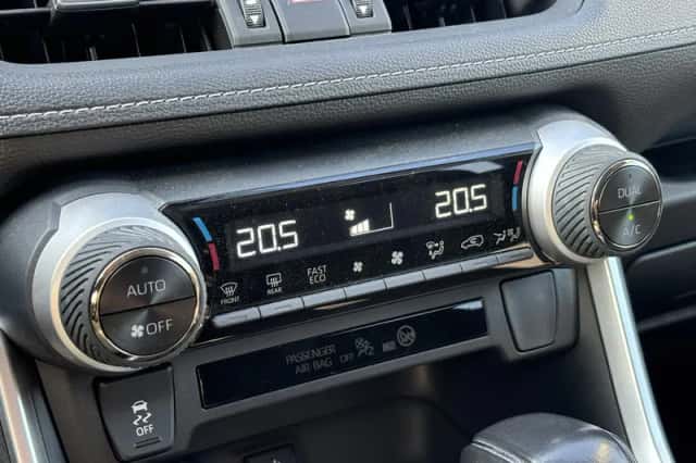 Toyota RAV4 (2022) thumbnail 4