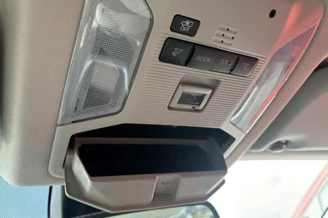 Toyota RAV4 (2022) thumbnail 35