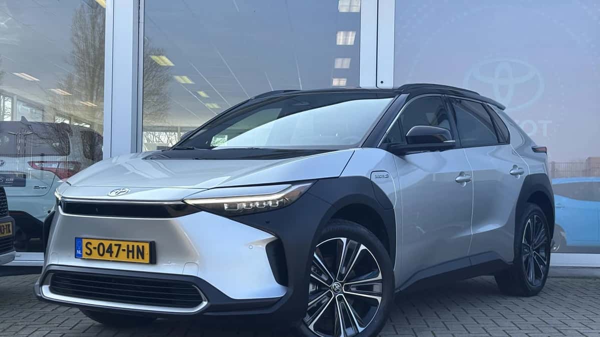 Toyota bZ4X (2023) — foto 1