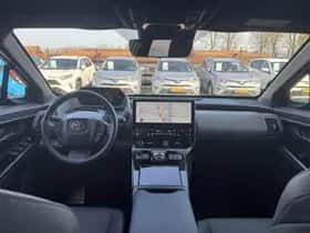 Toyota bZ4X (2023) thumbnail 2