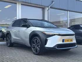 Toyota bZ4X (2023) thumbnail 5