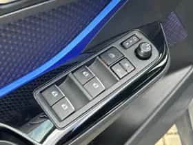Toyota C-HR (2018) thumbnail 29