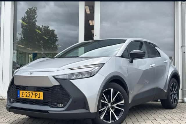 Toyota C-HR (2024) thumbnail 1