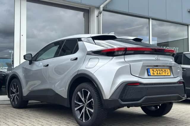 Toyota C-HR (2024) thumbnail 12