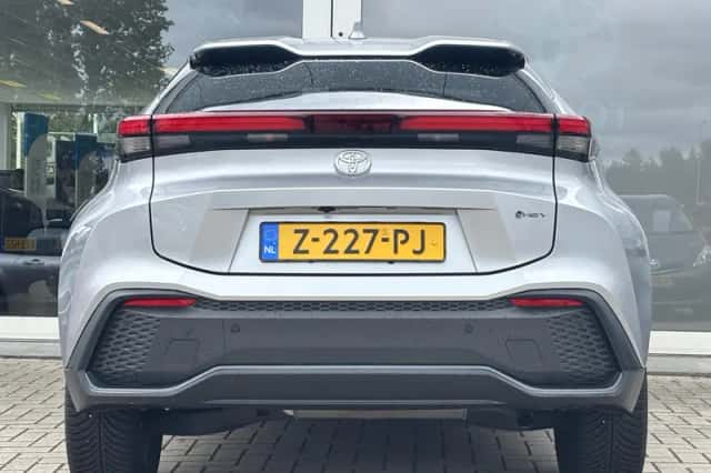 Toyota C-HR (2024) thumbnail 13
