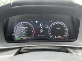 Toyota C-HR (2024) thumbnail 3