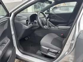 Toyota C-HR (2024) thumbnail 26