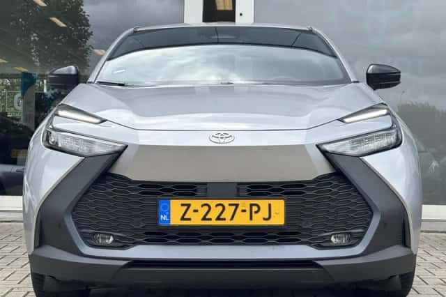 Toyota C-HR (2024) thumbnail 6