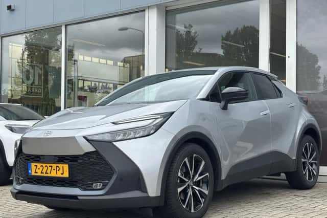 Toyota C-HR (2024) thumbnail 7