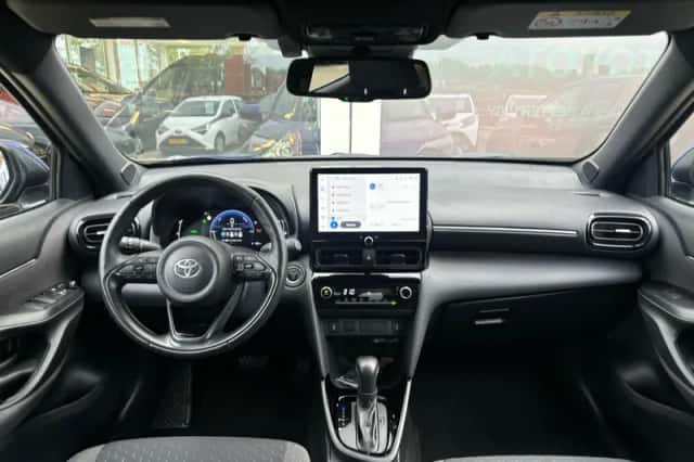 Toyota Yaris Cross (2024) thumbnail 2