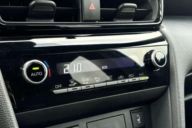 Toyota Yaris Cross (2024) thumbnail 4