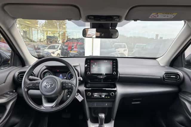Toyota Yaris Cross (2024) thumbnail 2