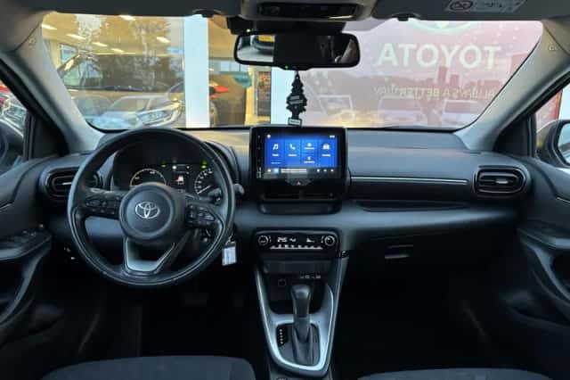 Toyota Yaris (2024) thumbnail 2