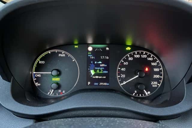 Toyota Yaris (2024) thumbnail 3