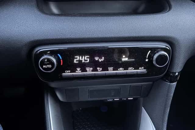 Toyota Yaris (2024) thumbnail 4